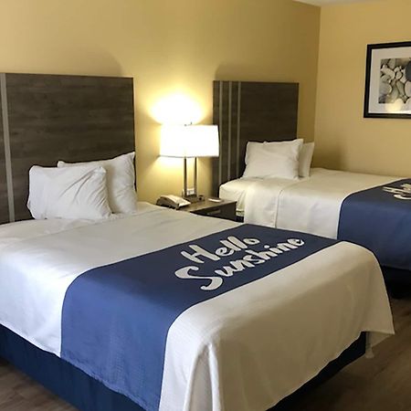 Days Inn By Wyndham Cape Carteret Near Emerald Isle المظهر الخارجي الصورة