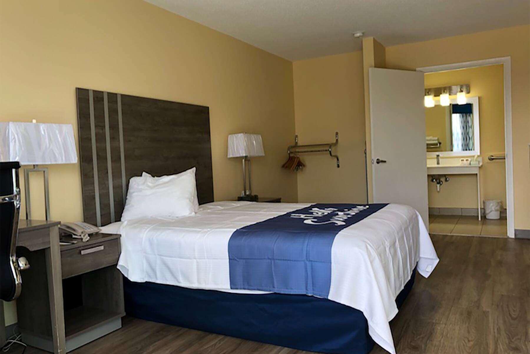 Days Inn By Wyndham Cape Carteret Near Emerald Isle المظهر الخارجي الصورة
