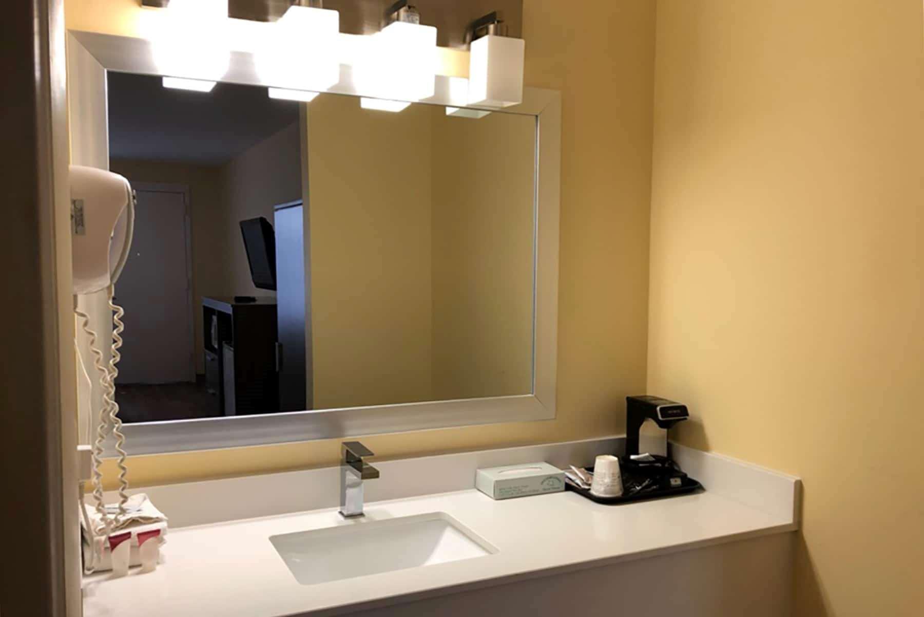 Days Inn By Wyndham Cape Carteret Near Emerald Isle المظهر الخارجي الصورة